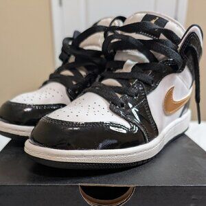Jordan 1 MID SE, Patent Black / Gold / White, Kids Size 2 Youth